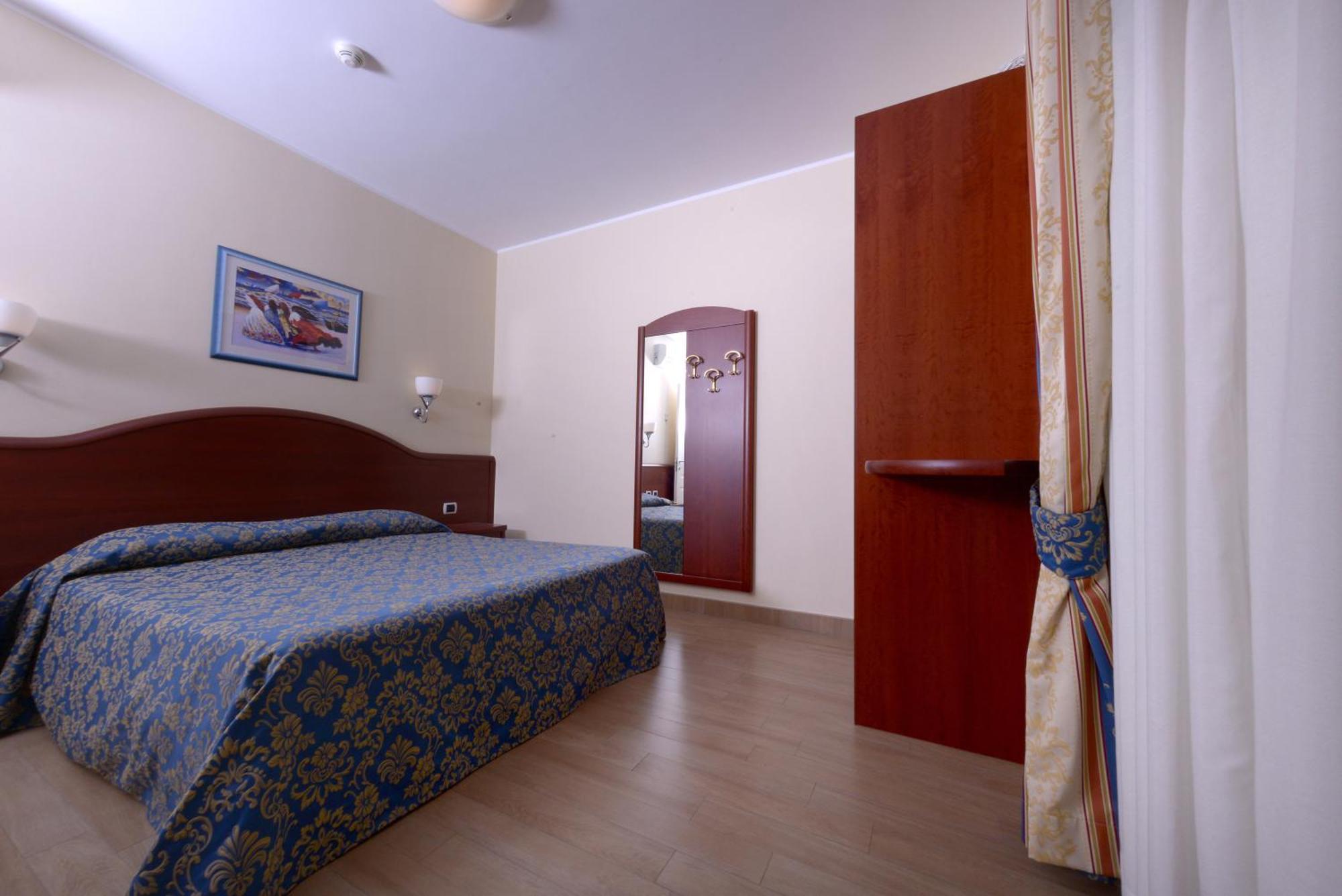 Residence Costa Smeralda Grottammare Kültér fotó