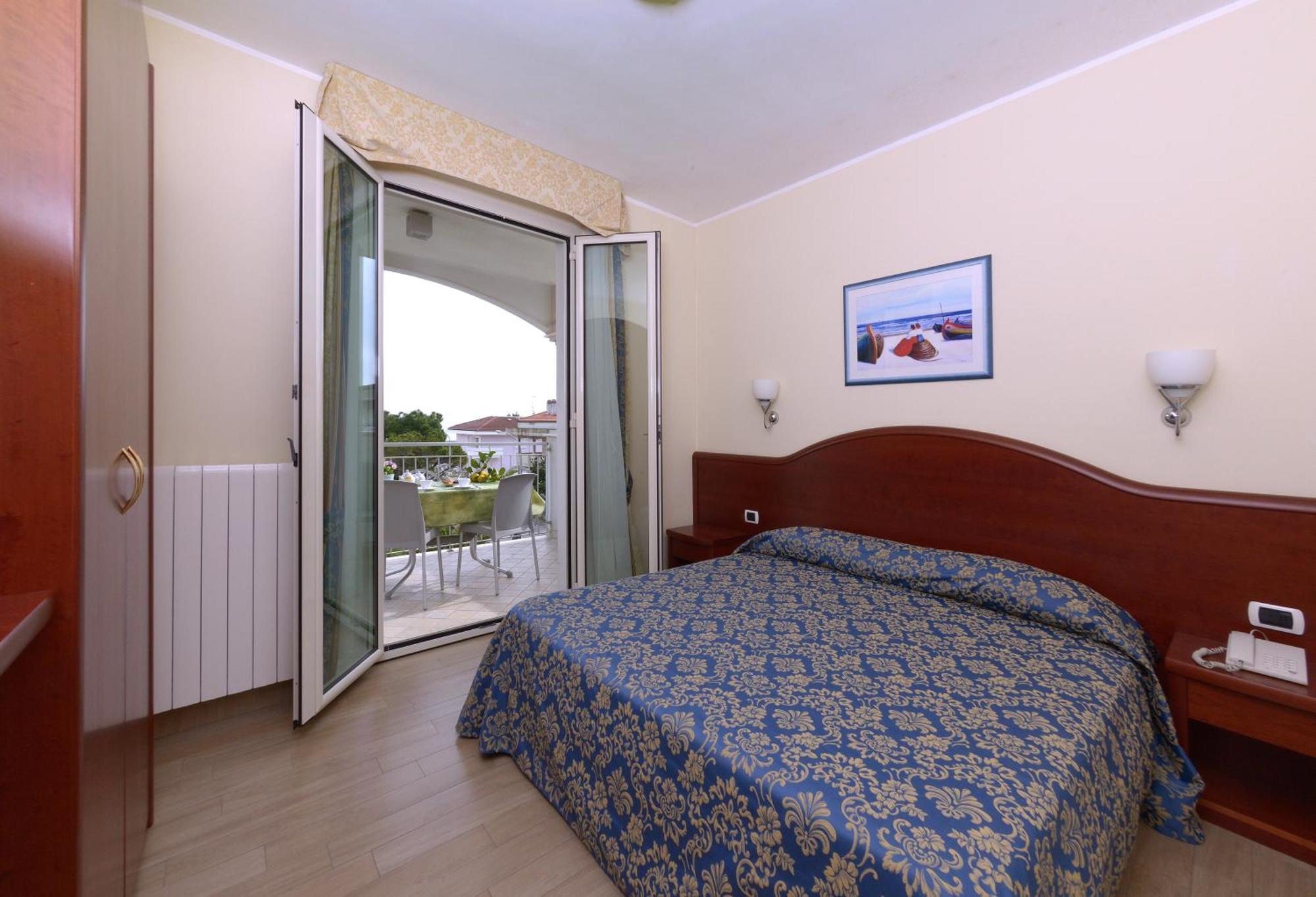 Residence Costa Smeralda Grottammare Kültér fotó