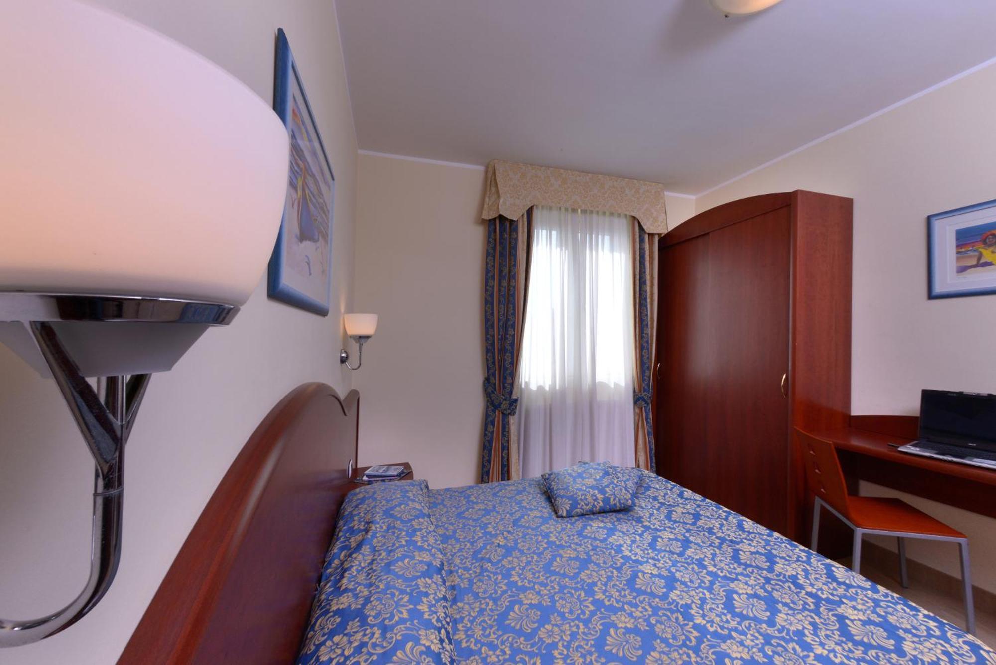 Residence Costa Smeralda Grottammare Kültér fotó