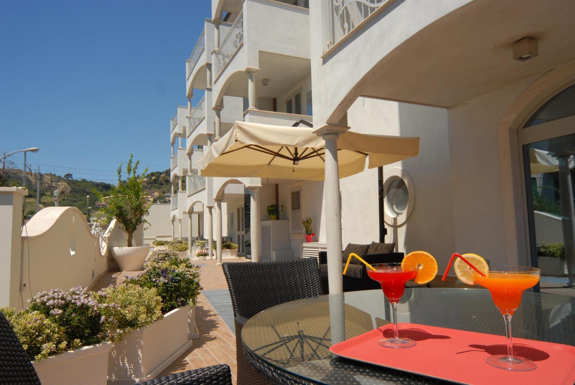 Residence Costa Smeralda Grottammare Kültér fotó
